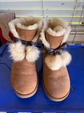 Cozy Pom Pom Uggs  - Chestnut Brown